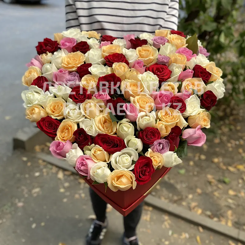 Купить Коробка Сердце Из 101 Разноцветной Розы